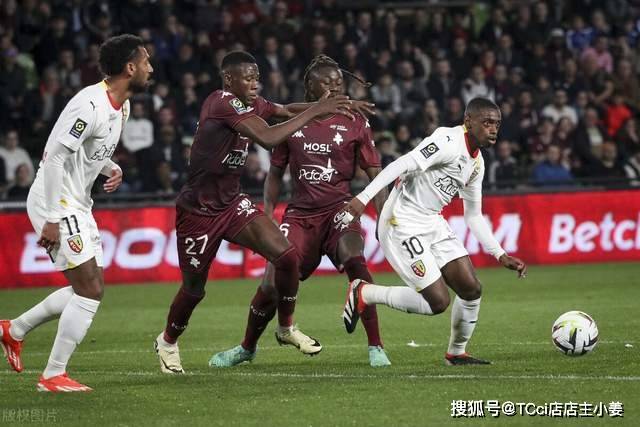 欧冠-福登破门哲凯赖什戴帽 曼城1-4葡萄牙体育